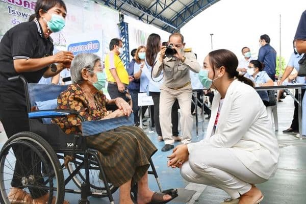 ภาพประกอบข่าว ลำดับที่ 7 จาก พิธีเปิด Kick Off ฉีดวัคซีนป้องกัน covid-19 ของจังหวัดอุทัยธานี