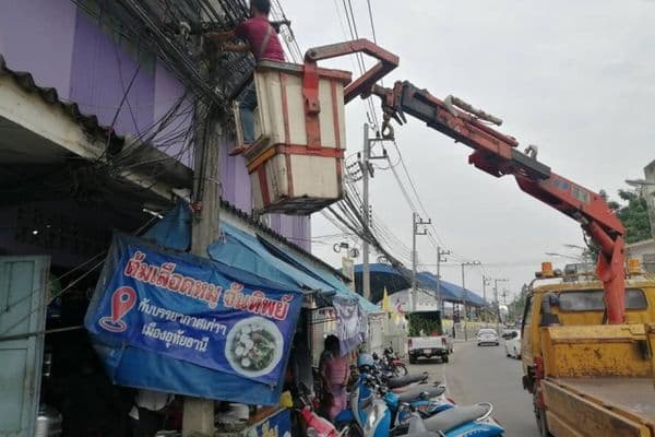 ภาพประกอบข่าว ลำดับที่ 6 จาก ตรวจสอบสายไฟฟ้า และกำจัดรังนกที่ทำรังบนเสาไฟฟ้า