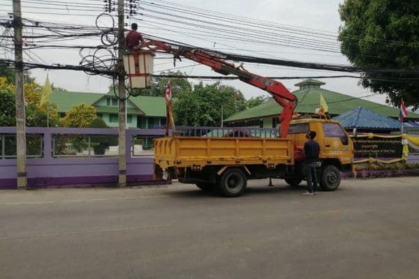 ภาพประกอบข่าว ลำดับที่ 8 จาก ตรวจสอบสายไฟฟ้า และกำจัดรังนกที่ทำรังบนเสาไฟฟ้า