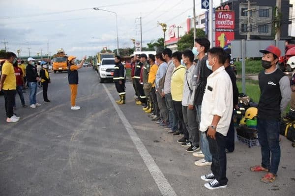 ภาพประกอบข่าว ลำดับที่ 20 จาก สั่งการงานป้องกันเทศบาลเมืองอุทัยธานี ร่วมกับหลายหน่วยงาน ระงับเหตุเพลิงไหม้ร้านบิ๊กวัน