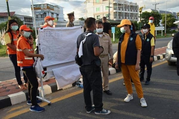 ภาพประกอบข่าว ลำดับที่ 21 จาก สั่งการงานป้องกันเทศบาลเมืองอุทัยธานี ร่วมกับหลายหน่วยงาน ระงับเหตุเพลิงไหม้ร้านบิ๊กวัน