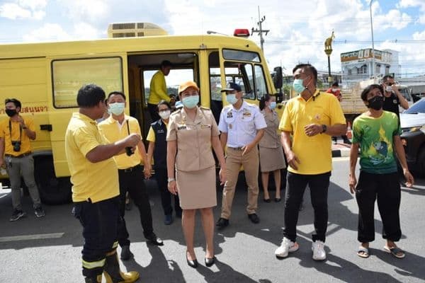 ภาพประกอบข่าว ลำดับที่ 22 จาก สั่งการงานป้องกันเทศบาลเมืองอุทัยธานี ร่วมกับหลายหน่วยงาน ระงับเหตุเพลิงไหม้ร้านบิ๊กวัน