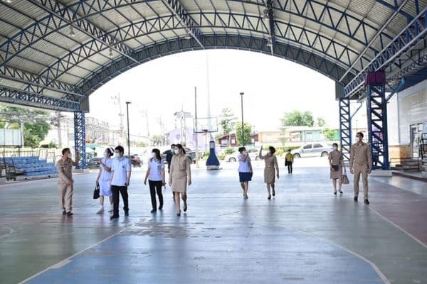 ภาพประกอบข่าว ลำดับที่ 2 จาก สำรวจสถานที่และเตรียมความพร้อมในการให้บริการฉีดวัคซีนโควิด-19 ให้แก่ประชาชน