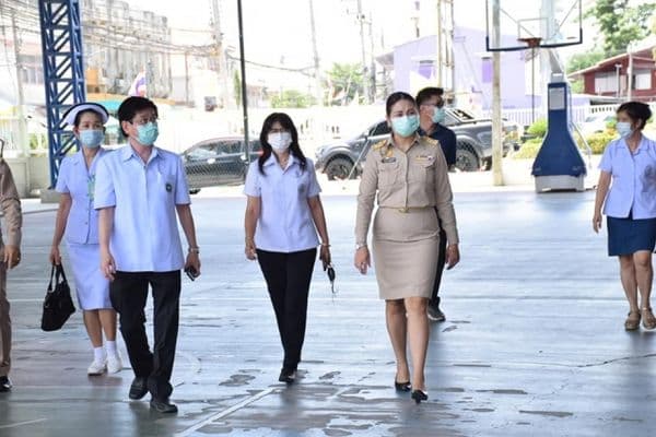 ภาพประกอบข่าว ลำดับที่ 3 จาก สำรวจสถานที่และเตรียมความพร้อมในการให้บริการฉีดวัคซีนโควิด-19 ให้แก่ประชาชน