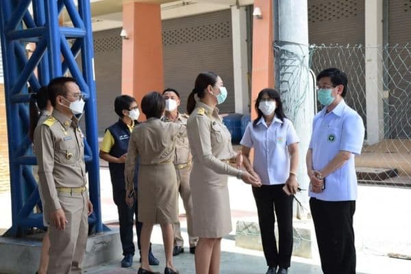 ภาพประกอบข่าว ลำดับที่ 4 จาก สำรวจสถานที่และเตรียมความพร้อมในการให้บริการฉีดวัคซีนโควิด-19 ให้แก่ประชาชน