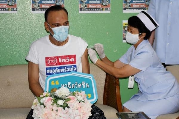 ภาพประกอบข่าว ลำดับที่ 4 จาก นายกฯ ปานัดฌา ไทยเศรษฐ์ ร่วมรณรงค์ฉีดวัคซีนป้องกันโรคโควิด-19 จังหวัดอุทัยธานี