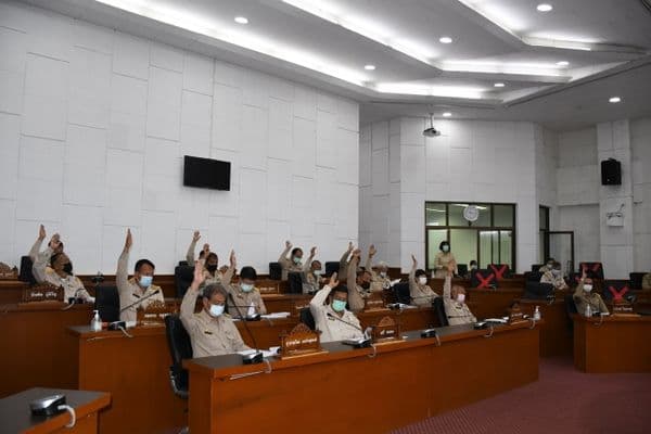 ภาพประกอบข่าว ลำดับที่ 2 จาก ประชุมสภาเทศบาลเมืองอุทัยธานี สมัยสามัญ สมัยแรก ประจำปี 2564 โดยนายกฯปานัดฌา ไทยเศรษฐ์ นายกเทศมนตรีเมืองอุทัยธานี ได้แถลงนโยบายการบริหารงานต่อสภาเทศบาลเมืองอุทัยธานี