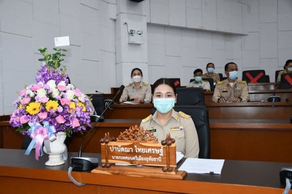 ภาพประกอบข่าว ลำดับที่ 9 จาก ประชุมสภาเทศบาลเมืองอุทัยธานี สมัยสามัญ สมัยแรก ประจำปี 2564 โดยนายกฯปานัดฌา ไทยเศรษฐ์ นายกเทศมนตรีเมืองอุทัยธานี ได้แถลงนโยบายการบริหารงานต่อสภาเทศบาลเมืองอุทัยธานี