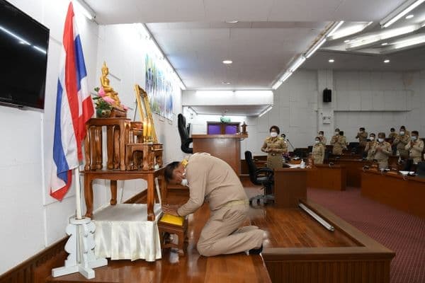 ภาพประกอบข่าว ลำดับที่ 10 จาก ประชุมสภาเทศบาลเมืองอุทัยธานี สมัยสามัญ สมัยแรก ประจำปี 2564 โดยนายกฯปานัดฌา ไทยเศรษฐ์ นายกเทศมนตรีเมืองอุทัยธานี ได้แถลงนโยบายการบริหารงานต่อสภาเทศบาลเมืองอุทัยธานี