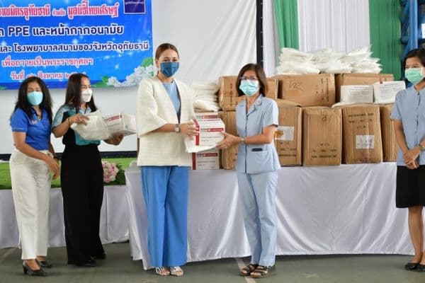 ภาพประกอบข่าว ลำดับที่ 11 จาก เนื่องในโอกาสวันเฉลิมพระชนมพรรษา สมเด็จพระนางเจ้าสิริกิติ์ มูลนิธิไทยเศรษฐ์ มอบเครื่องเอกซเรย์ดิจิตอลมูลค่า 2,500,000 บาท ให้กับโรงพยาบาลสนามแห่งที่ 3