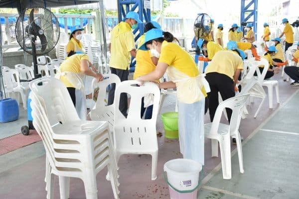 ภาพประกอบข่าว ลำดับที่ 14 จาก ร่วมทำสะอาดสถานที่และพื้นที่ผิวสัมผัสร่วมจุดให้บริการฉีดวัคซีนโควิด-19 บริเวณเทศบาลเมืองอุทัยธานี