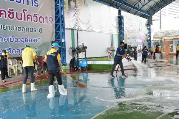 ภาพประกอบข่าว ลำดับที่ 15 จาก ร่วมทำสะอาดสถานที่และพื้นที่ผิวสัมผัสร่วมจุดให้บริการฉีดวัคซีนโควิด-19 บริเวณเทศบาลเมืองอุทัยธานี