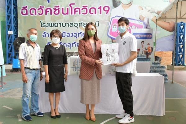 ภาพประกอบข่าว ลำดับที่ 2 จาก รับมอบน้ำดื่มและชุด PPE ณ จุดบริการฉีดวัคซีนเทศบาลเมือง​อุทัยธานี