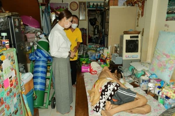 ภาพประกอบข่าว ลำดับที่ 1 จาก ตรวจเยี่ยมบ้านผู้ป่วยโรคมะเร็งในเขตเทศบาลเมืองอุทัยธานี