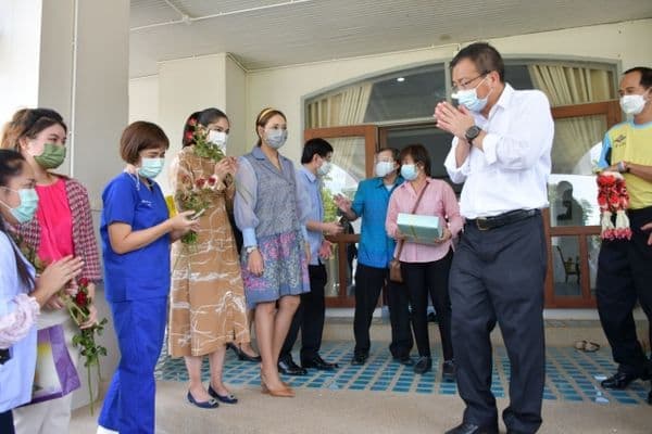 ภาพประกอบข่าว ลำดับที่ 5 จาก ร่วมส่งและแสดงความยินดีแก่นายณรงค์ รักร้อย ผู้ว่าราชการจังหวัดอุทัยธานี ในโอกาสย้ายไปดำรงตำแหน่งผู้ว่าราชการจังหวัดสมุทรสาคร