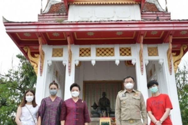 ภาพประกอบข่าว ลำดับที่ 2 จาก นายกเทศมนตรีเมืองอุทัยธานี ให้การต้อนรับนายขจรเกียรติ รักพานิชมณี ผู้ว่าราชการจังหวัดอุทัยธานี เดินทางไปสักการะพระราชานุสาวรีย์สมเด็จพระปฐมบรมมหาชนก บนยอดเขาสะแกกรัง