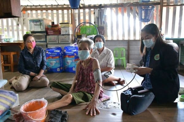 ภาพประกอบข่าว ลำดับที่ 5 จาก ออกเยี่ยมผู้สูงอายุและผู้พิการ พร้อมมอบถุงยังชีพและของใช้ที่จำเป็น
