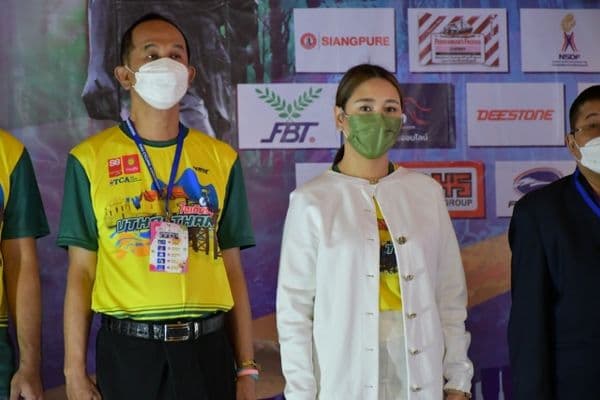 ภาพประกอบข่าว ลำดับที่ 2 จาก พิธีเปิดการแข่งขันจักรยานเสือภูเขาทางเรียบใจเกินร้อย ชิงถ้วยพระราชทาน