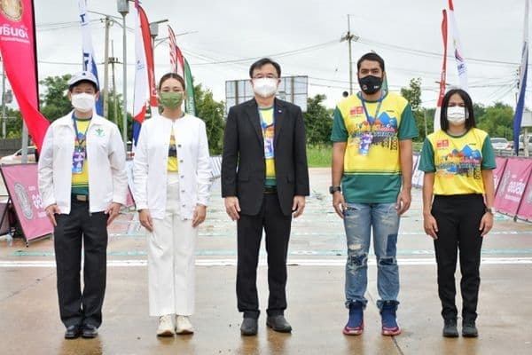 ภาพประกอบข่าว ลำดับที่ 18 จาก พิธีเปิดการแข่งขันจักรยานเสือภูเขาทางเรียบใจเกินร้อย ชิงถ้วยพระราชทาน
