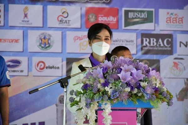 ภาพประกอบข่าว ลำดับที่ 5 จาก ร่วมพิธีเปิดและรับโล่ผู้สนับสนุนการจัดการแข่งขันจักรยานปั่นเพื่อชีวิต Sport Tourism Bike ๔ All