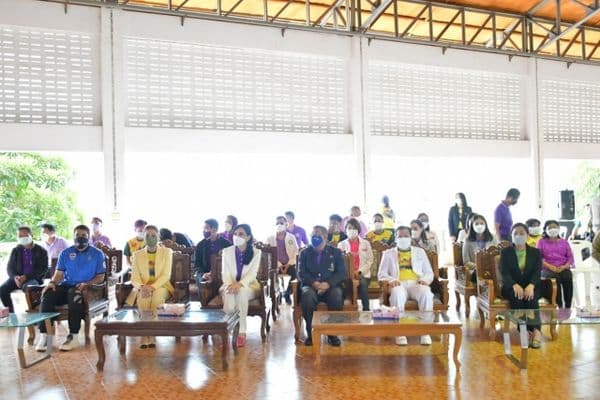 ภาพประกอบข่าว ลำดับที่ 11 จาก ร่วมพิธีเปิดและรับโล่ผู้สนับสนุนการจัดการแข่งขันจักรยานปั่นเพื่อชีวิต Sport Tourism Bike ๔ All