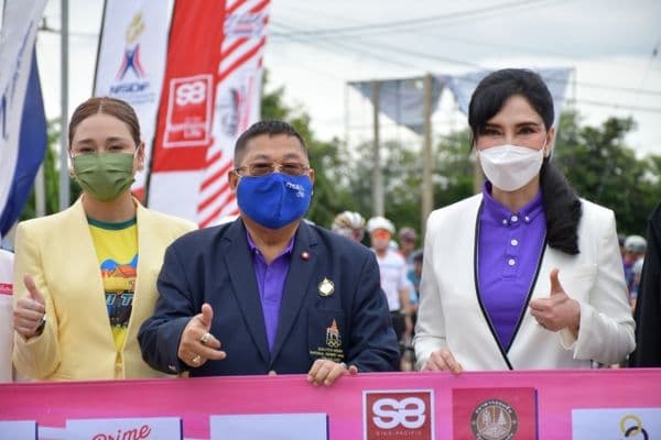 ภาพประกอบข่าว ลำดับที่ 15 จาก ร่วมพิธีเปิดและรับโล่ผู้สนับสนุนการจัดการแข่งขันจักรยานปั่นเพื่อชีวิต Sport Tourism Bike ๔ All