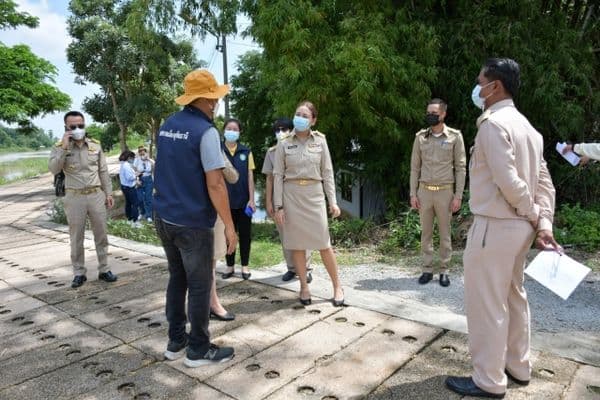 ภาพประกอบข่าว ลำดับที่ 4 จาก รับมอบเครื่องสูบน้ำจากโยธาธิการจังหวัดและติดตั้งไว้บริเวณประตูน้ำวัดพิชัยฯ