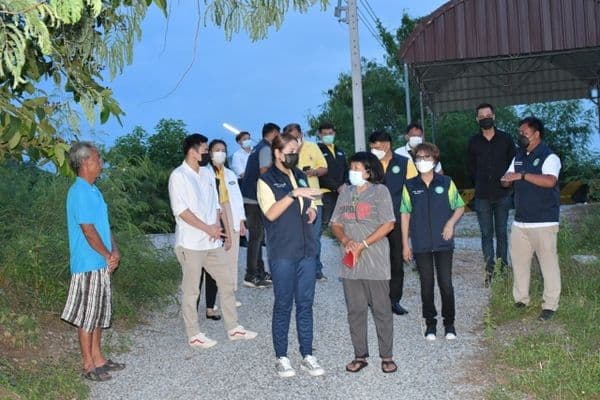 ภาพประกอบข่าว ลำดับที่ 4 จาก ลงพื้นที่ตรวจเยี่ยมบ้านเรือนประชาชนที่น้ำท่วมขัง พร้อมทั้งมอบถุงยังชีพเพื่อบรรเทาความเดือดร้อนเบื้องต้น
