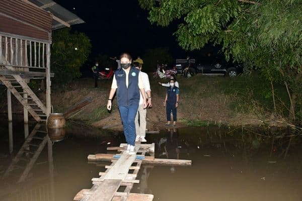 ภาพประกอบข่าว ลำดับที่ 23 จาก ลงพื้นที่ตรวจเยี่ยมบ้านเรือนประชาชนที่น้ำท่วมขัง พร้อมทั้งมอบถุงยังชีพเพื่อบรรเทาความเดือดร้อนเบื้องต้น