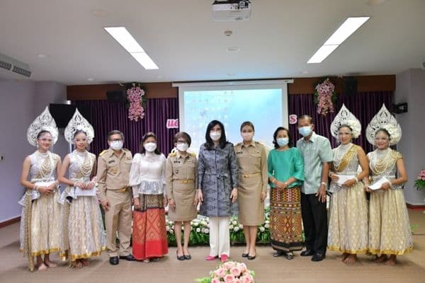 ภาพประกอบข่าว ลำดับที่ 2 จาก เทศบาลเมืองอุทัยธานีแสดงมุฑิตาจิตแด่ผู้เกษียณอายุราชการและผู้ลาออกจากราชการ