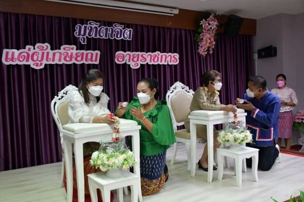 ภาพประกอบข่าว ลำดับที่ 25 จาก เทศบาลเมืองอุทัยธานีแสดงมุฑิตาจิตแด่ผู้เกษียณอายุราชการและผู้ลาออกจากราชการ