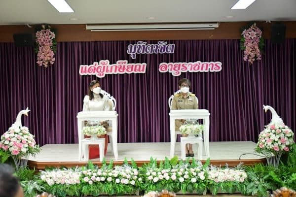 ภาพประกอบข่าว ลำดับที่ 30 จาก เทศบาลเมืองอุทัยธานีแสดงมุฑิตาจิตแด่ผู้เกษียณอายุราชการและผู้ลาออกจากราชการ