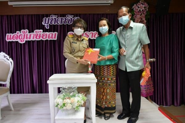 ภาพประกอบข่าว ลำดับที่ 42 จาก เทศบาลเมืองอุทัยธานีแสดงมุฑิตาจิตแด่ผู้เกษียณอายุราชการและผู้ลาออกจากราชการ