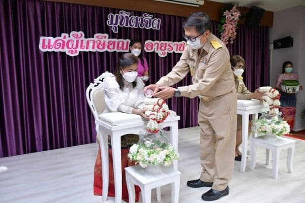 ภาพประกอบข่าว ลำดับที่ 54 จาก เทศบาลเมืองอุทัยธานีแสดงมุฑิตาจิตแด่ผู้เกษียณอายุราชการและผู้ลาออกจากราชการ