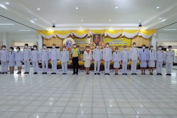 ภาพประกอบข่าว ลำดับที่ 4 จาก ร่วมพิธีวางพวงมาลาถวายราชสักการะพระบาทสมเด็จพระจอมเกล้าเจ้าอยู่หัว รัชกาลที่ 4 เนื่องในวันคล้ายวันสวรรคต