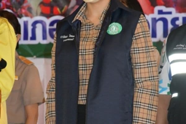 ภาพประกอบข่าว ลำดับที่ 31 จาก ร่วมพิธีมอบถุงยังชีพและปล่อยขบวนคาราวานนำถุงยังชีพไปช่วยเหลือผู้ประสบอุทกภัยตามพื้นที่ต่างๆ