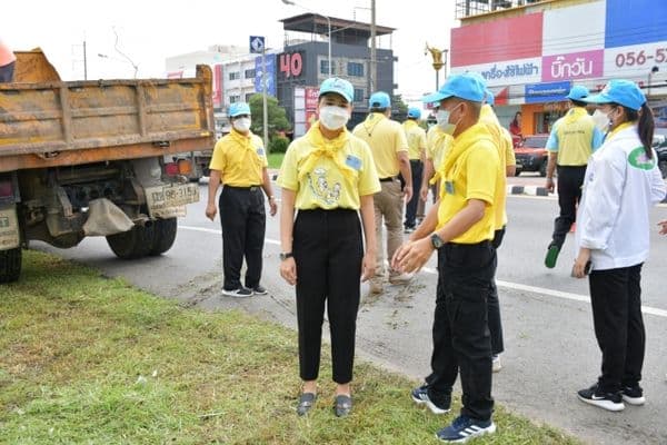ภาพประกอบข่าว ลำดับที่ 9 จาก กิจกรรมจิตอาสาพัฒนา ขุดลอกลำรางสาธารณะ บริเวณถนนทางหลวงหมายเลข 333 เนื่องในวันคล้ายวันสวรรคตพระบาทสมเด็จ พระบรมชนกาธิเบศร มหาภูมิพลอดุลยเดชมหาราช บรมนาถบพิตร