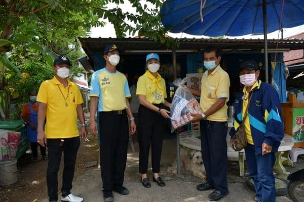 ภาพประกอบข่าว ลำดับที่ 21 จาก ลงพื้นที่มอบถุงยังชีพช่วยเหลือ บรรเทาทุกข์ และให้กำลังใจแก่พี่น้องประชาชนชาวแพแม่น้ำสะแกกรัง