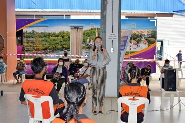 ภาพประกอบข่าว ลำดับที่ 12 จาก ให้กำลังใจนักเรียนโรงเรียนเทศบาลวัดหลวงราชาวาส และโรงเรียนชุมชนเทศบาลวัดมณีสถิตกปิฏฐาราม ระดับชั้นมัธยมศึกษาปีที่ 1 -3 ที่เข้ามารับการฉีดวัคซีนไฟเซอร์ หรือวัคซีนป้องกันโควิด-19