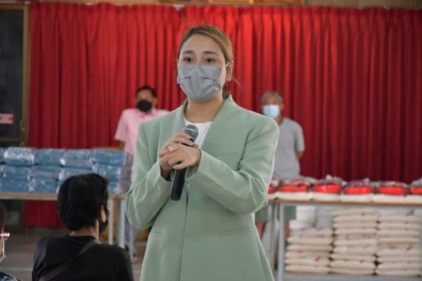 ภาพประกอบข่าว ลำดับที่ 1 จาก แจกข้าวสารและถุงยังชีพให้แก่ประชาชนผู้ขาดแคลนในเขตเทศบาลเมืองอุทัยธานี