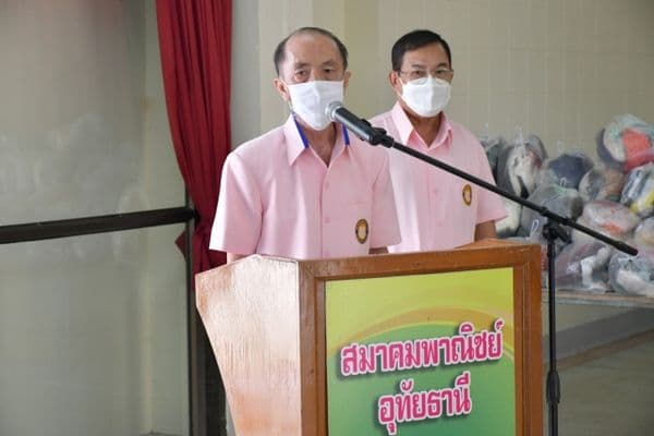 ภาพประกอบข่าว ลำดับที่ 2 จาก แจกข้าวสารและถุงยังชีพให้แก่ประชาชนผู้ขาดแคลนในเขตเทศบาลเมืองอุทัยธานี