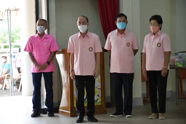 ภาพประกอบข่าว ลำดับที่ 3 จาก แจกข้าวสารและถุงยังชีพให้แก่ประชาชนผู้ขาดแคลนในเขตเทศบาลเมืองอุทัยธานี