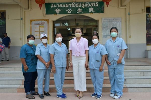 ภาพประกอบข่าว ลำดับที่ 22 จาก แจกข้าวสารและถุงยังชีพให้แก่ประชาชนผู้ขาดแคลนในเขตเทศบาลเมืองอุทัยธานี