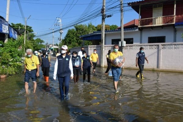 ภาพประกอบข่าว ลำดับที่ 21 จาก งพื้นที่ตรวจเยี่ยมให้กำลังใจและมอบถุงยังชีพ เพื่อบรรเทาความเดือดร้อนให้กับประชาชนหมู่บ้านวังยาง และหมู่บ้านชนากานต์