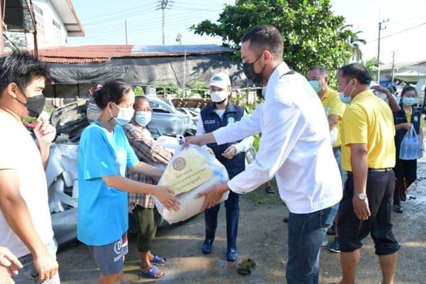 ภาพประกอบข่าว ลำดับที่ 24 จาก งพื้นที่ตรวจเยี่ยมให้กำลังใจและมอบถุงยังชีพ เพื่อบรรเทาความเดือดร้อนให้กับประชาชนหมู่บ้านวังยาง และหมู่บ้านชนากานต์