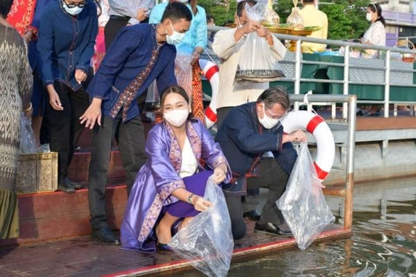 ภาพประกอบข่าว ลำดับที่ 19 จาก ร่วมประชาสัมพันธ์ลอยกระทงวิถีใหม่ สืบสานวัฒนธรรมไทย