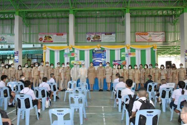 ภาพประกอบข่าว ลำดับที่ 3 จาก ตรวจเยี่ยมโรงเรียนโรงเรียนที่เปิดเทอมวันแรก เพื่อตรวจเยี่ยมความพร้อมในการจัดการเรียนการสอนของสถานศึกษาในสังกัด