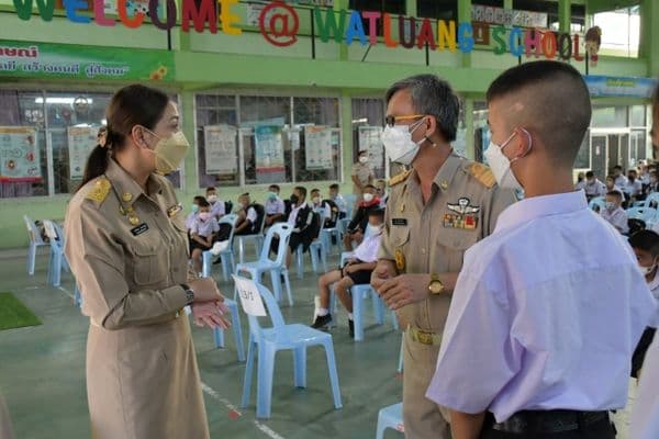 ภาพประกอบข่าว ลำดับที่ 8 จาก ตรวจเยี่ยมโรงเรียนโรงเรียนที่เปิดเทอมวันแรก เพื่อตรวจเยี่ยมความพร้อมในการจัดการเรียนการสอนของสถานศึกษาในสังกัด