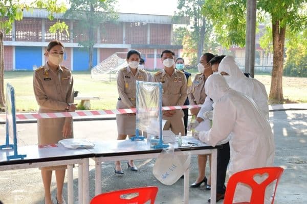 ภาพประกอบข่าว ลำดับที่ 9 จาก ตรวจเยี่ยมโรงเรียนโรงเรียนที่เปิดเทอมวันแรก เพื่อตรวจเยี่ยมความพร้อมในการจัดการเรียนการสอนของสถานศึกษาในสังกัด