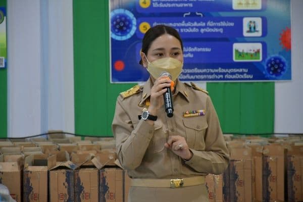 ภาพประกอบข่าว ลำดับที่ 12 จาก ตรวจเยี่ยมโรงเรียนโรงเรียนที่เปิดเทอมวันแรก เพื่อตรวจเยี่ยมความพร้อมในการจัดการเรียนการสอนของสถานศึกษาในสังกัด